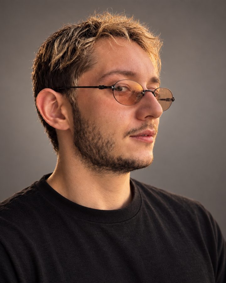 Portrait of Arthur Freire, brand and digital designer